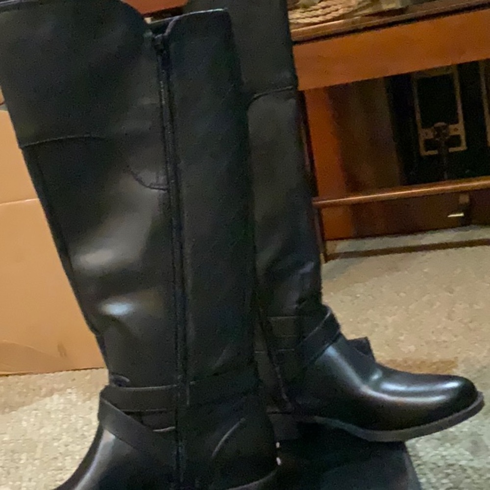 #194 GBC Woman’s Black Leather  knee Boots Sz 8.5M NWOT - Picture 4 of 7